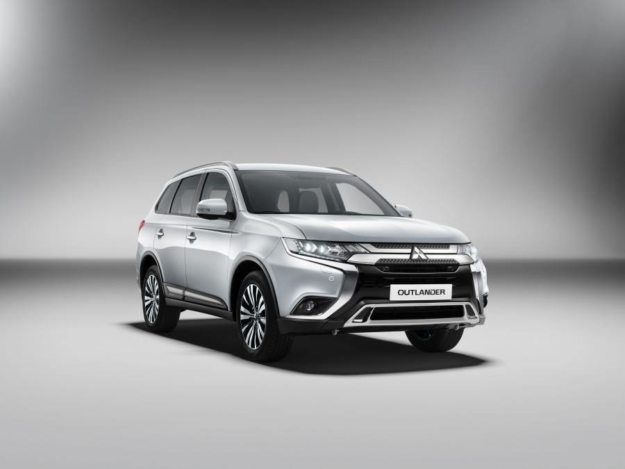  Mitsubishi Outlander 2018 года  (CIS) (фото 1 из 41)